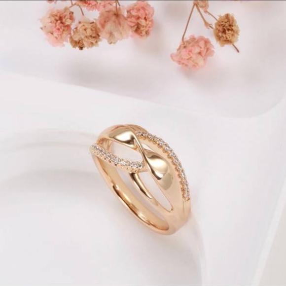 Fashion Ring with CZ - Picture 2 of 3